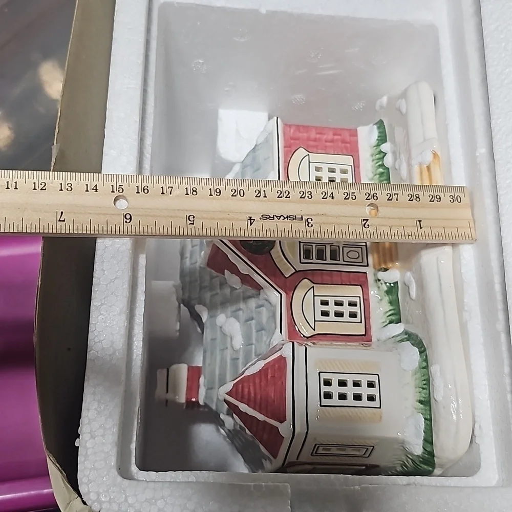 Christmas Lighted House Collectible NWT